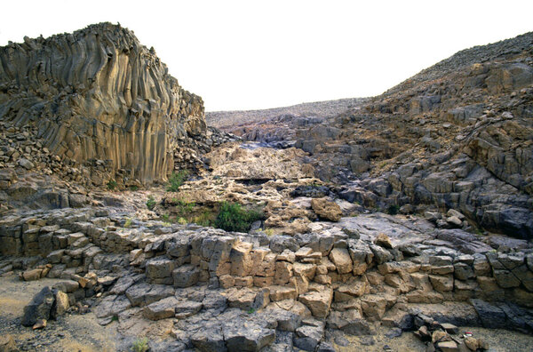 6-14_Oued_basaltes.jpg