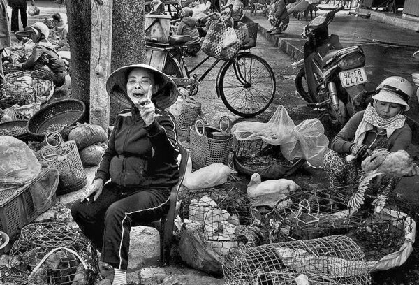 Vietnam market  1 dollar!.jpg